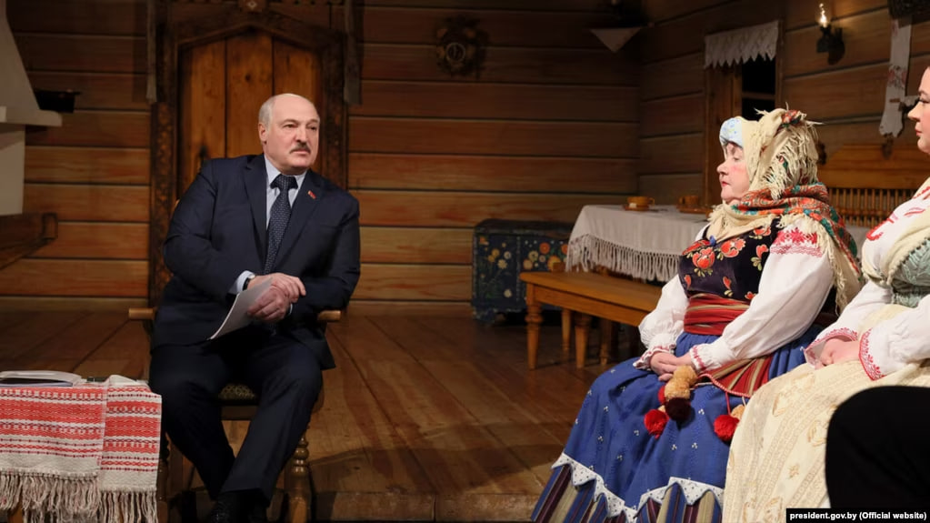 Aliaksandar Lukašenka na scenie Kupalaŭskaha teatru