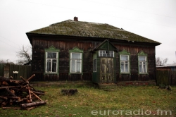 Стрыечны брат Караткевіча не пускае нікога ў пакой класіка (ФОТА)
