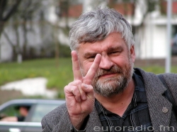 Уладзімір Арлоў у свой дзень нараджэння піша эратычны твор