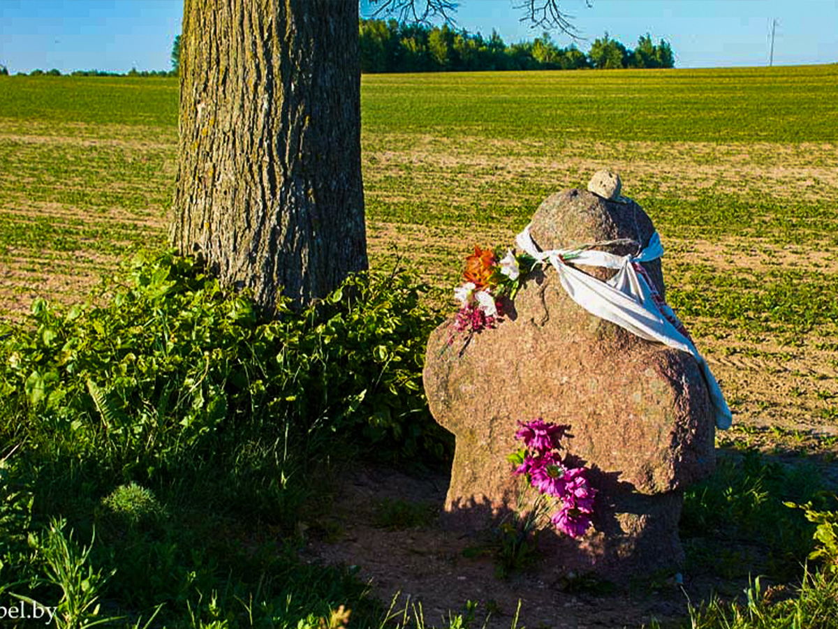 Prydarožny kryžlia vioski Palačany