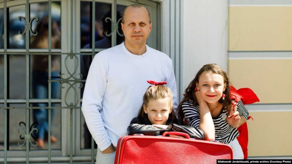 Aliaksandar Jendžejeŭski z siamjoj