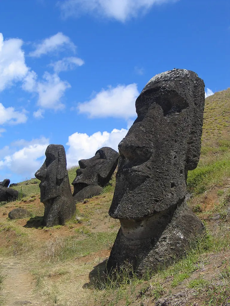 Vyhliad vialikaj statui Siaredniaha pieryjadu historyi vyspy Rapanui