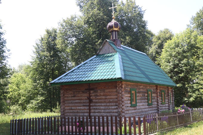 Malieńki draŭliany chram