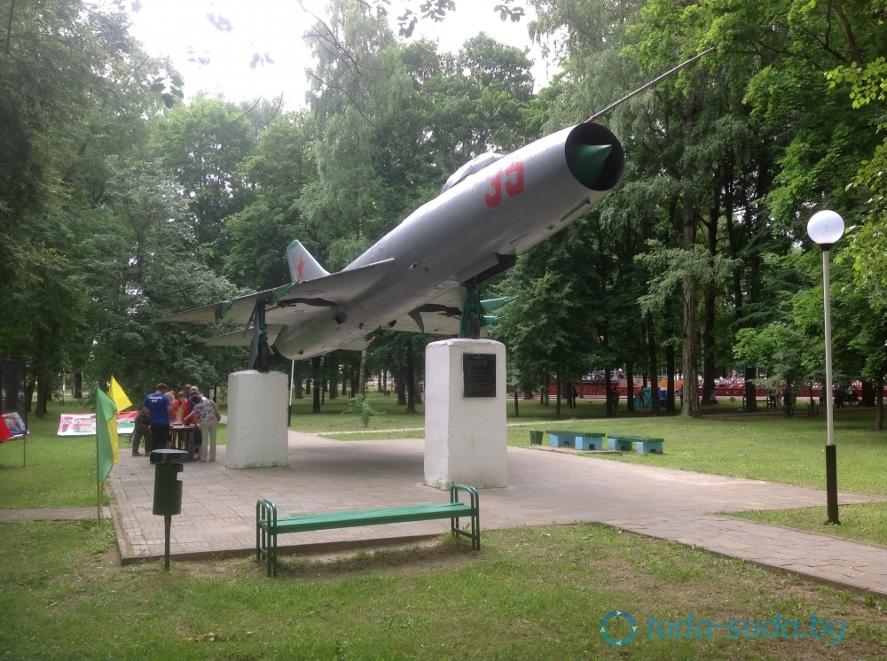 Самалёт Су-9 у гарадскім парку Клімавіч