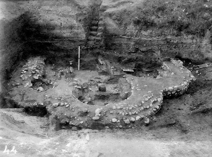 Apsida chrama XII stahoddzia na Minskim zamčyščy ŭ čas raskopak 1950 hoda