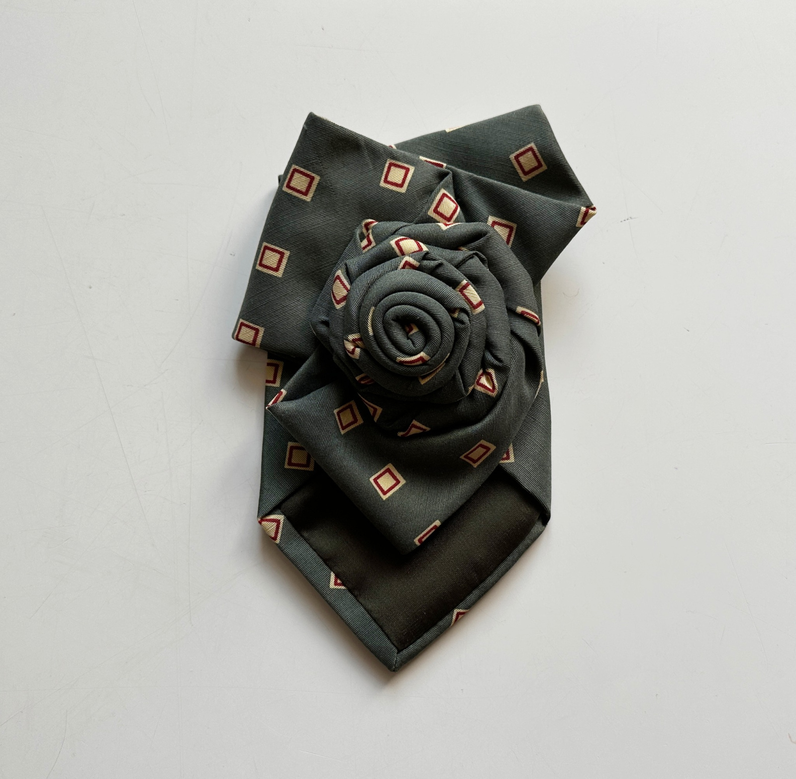 «Roses of Ties»