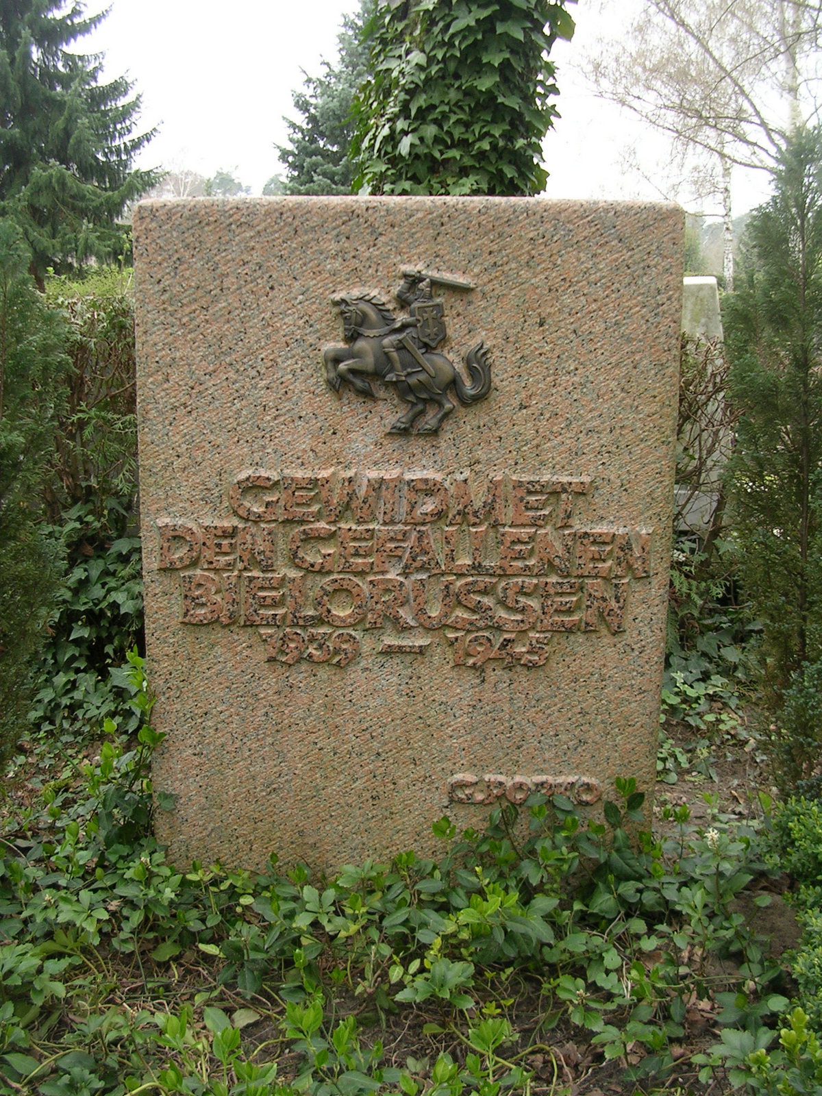 Pomnik bielarusam, zahinulym u 1939–1945 hadach, pastaŭlieny ŭ Hiermanii