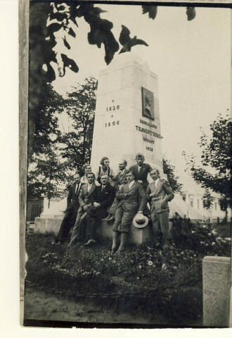 pomnik_r.trauhutu__perszaja_palova_hh_st.jpg