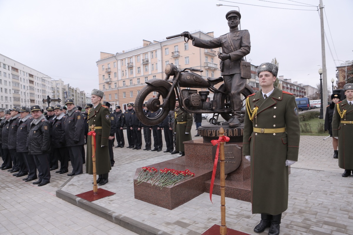 Adkryccio pomnika milicyjanieru ŭ Homieli