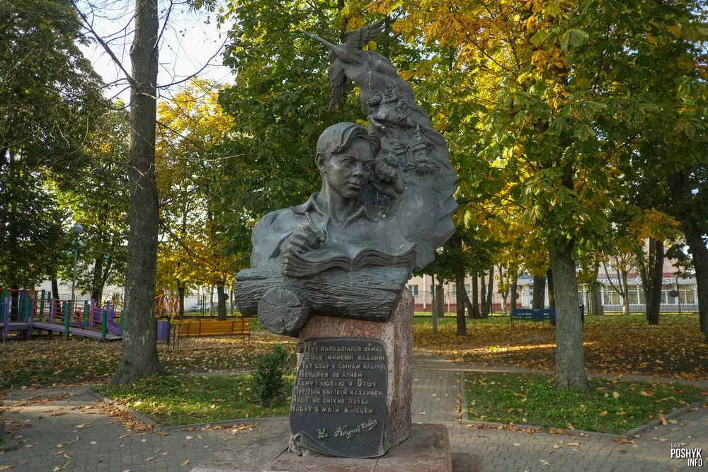 6 pomnik-karatkievichu-vorsha.jpg