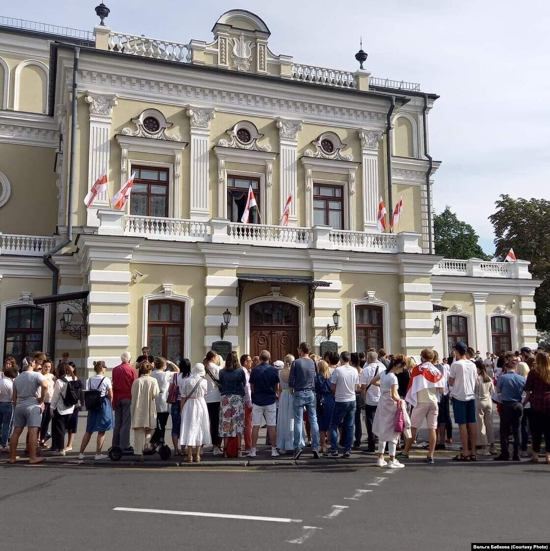 Pratest supracoŭnikaŭ Kupałaŭskaha teatru