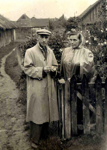 Larysa i Janka Hienijušy ŭ Zeĺvie, 1950-ja.