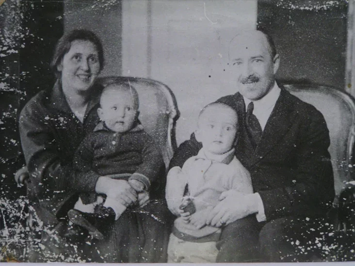 Anton Łuckievič z žonkaj i dziećmi