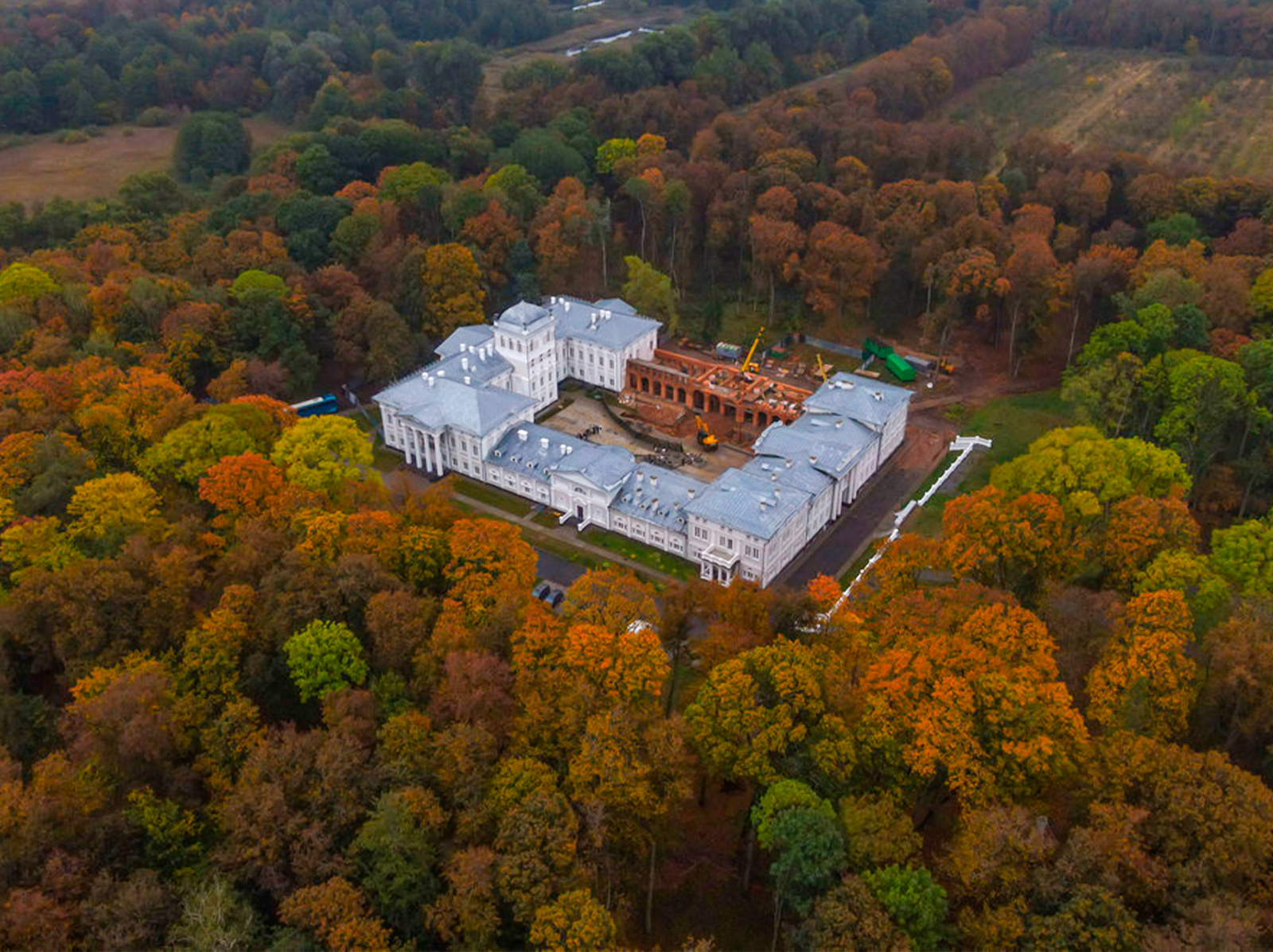 Pałac Bułhakaŭ u Žyličach padčas restaŭracyi. Fota: poshyk.info