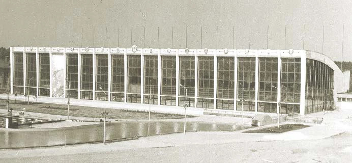 Водна-спартыўны камбінат у 1960-я і Палац воднага спорту цяпер