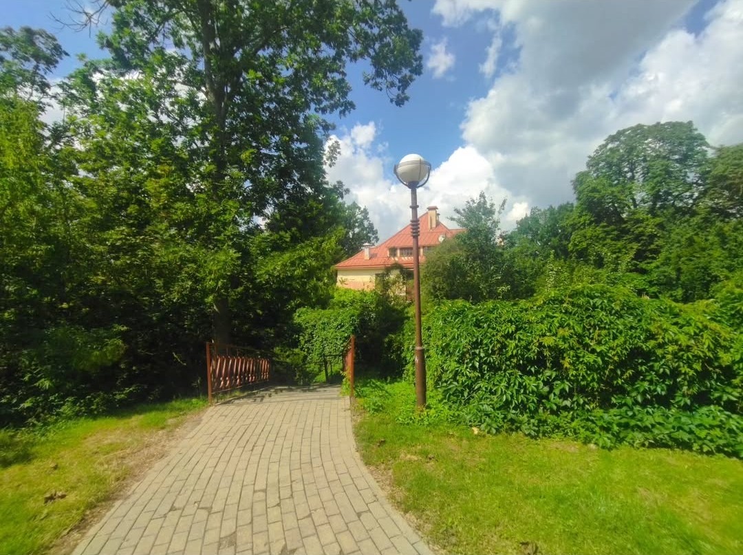 Spusk z Paryžskaj kamuny na vulicu Padhornuju