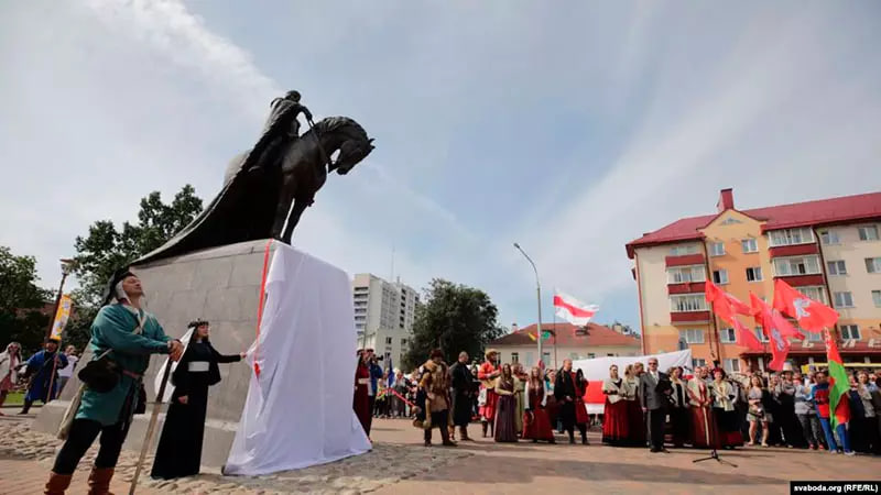 Uračystaje adkryccio pomnika Hiedyminu ŭ Lidzie, vierasień 2019 hoda