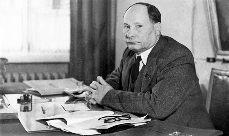 yakub_kolas_in_office_0_0.jpg