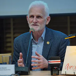 «Я гляджу ў будучыню з аптымізмам, бо змены ўжо адбываюцца, і яны незваротныя». Алесь Бяляцкі пра нацыянальную ідэнтычнасць і небяспечную савецкую спадчыну