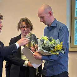 Эдуард Пальчыс атрымлівае за Анджэя Пачобута прэмію Ежы Гедройця