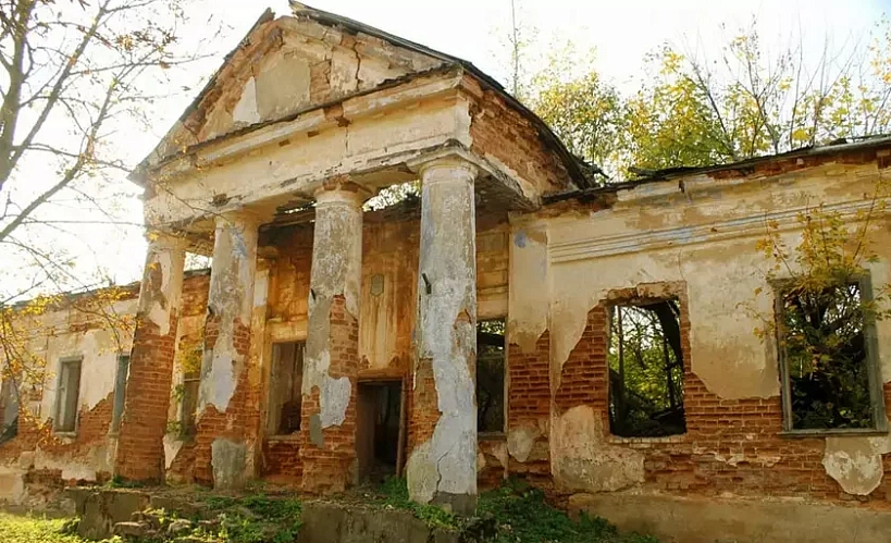 Дарычны порцік на галоўным фасадзе сядзібы Лабоцкіх