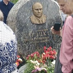 Помнік акадэміку Радзіму Гарэцкаму
