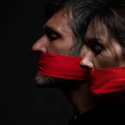 Парушэнне моўных правоў