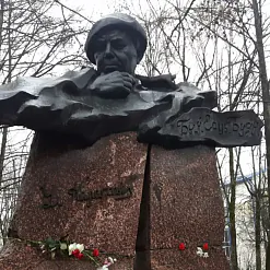 У аршанскім музэі Караткевіча экспануюць ягоную пасьмяротную маску