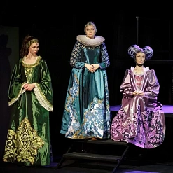 Сцэна са спектакля «Ладдзя роспачы»