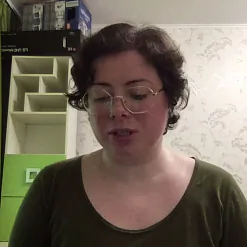 «Словы мацней»: журналістка Наста Захарэвіч чытае верш Сяргея Фаміна