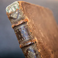 Ініцыятыва MALDZIS выкупіла кнігу “Вялікае майстэрства артылерыі” Казіміра Семяновіча