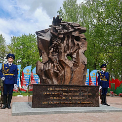 Манумент