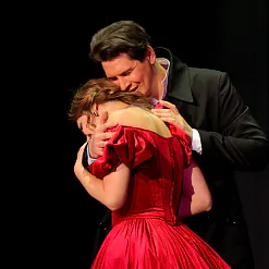 Сцэна з оперы «Яўген Анегін» ў Вялікім тэатры Беларусі