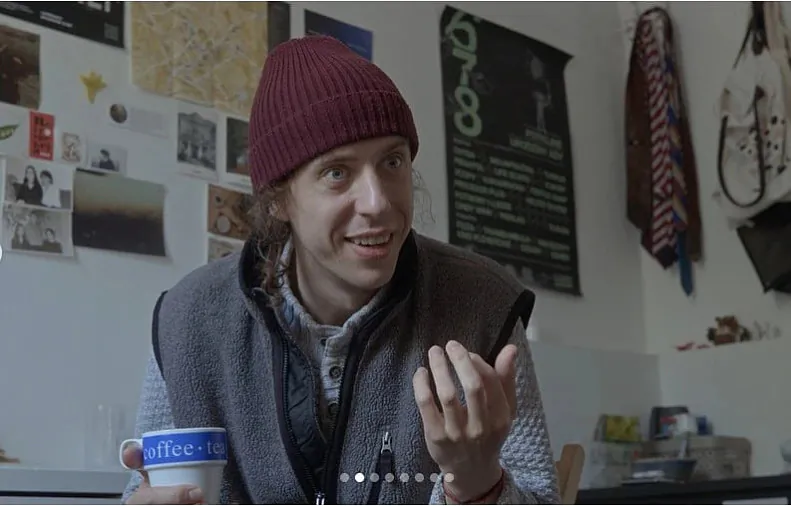 Kadr z fiĺma Juryja Siamaški «Liebiadzinaja piesnia Fiodara Ozierava»