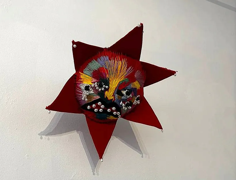 Frahmient ekspazicyi vystavy «Veiled / Unveiled» u varšaŭskaj halierei «Biuro Wystaw» Frahmient ekspazicyi vystavy «Veiled / Unveiled» u varšaŭskaj halierei «Biuro Wystaw»