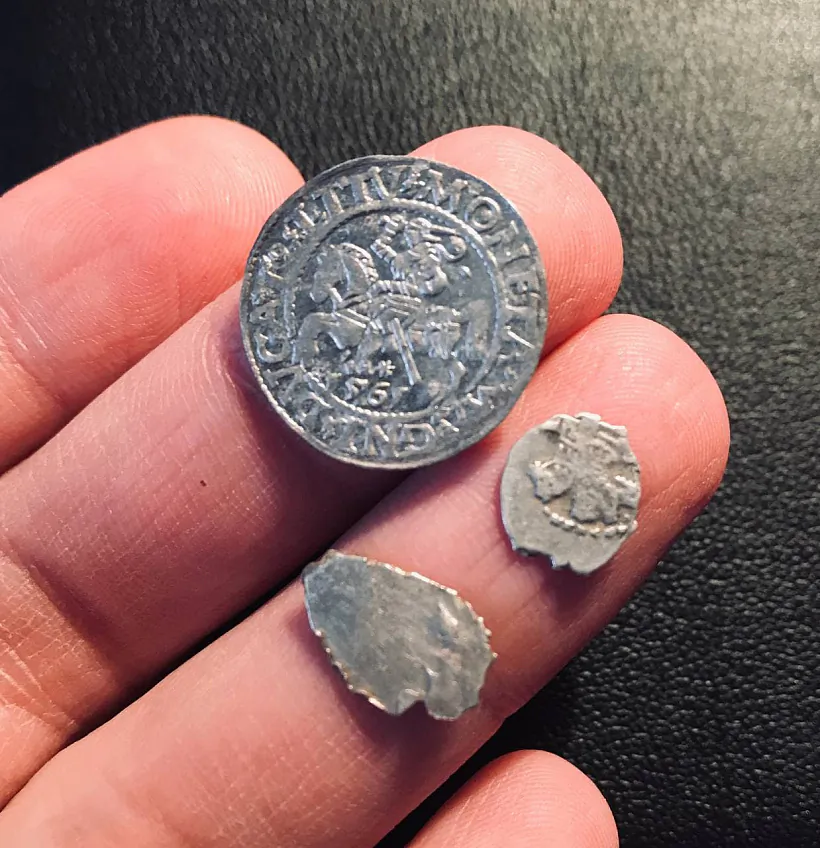 (9) Паўгрош Жыгімонта Аўгуста і дзве маскоўскія 'чашуйкі' - адчуйце розніцу!.jpg (9) Паўгрош Жыгімонта Аўгуста і дзве маскоўскія 'чашуйкі' - адчуйце розніцу!.jpg