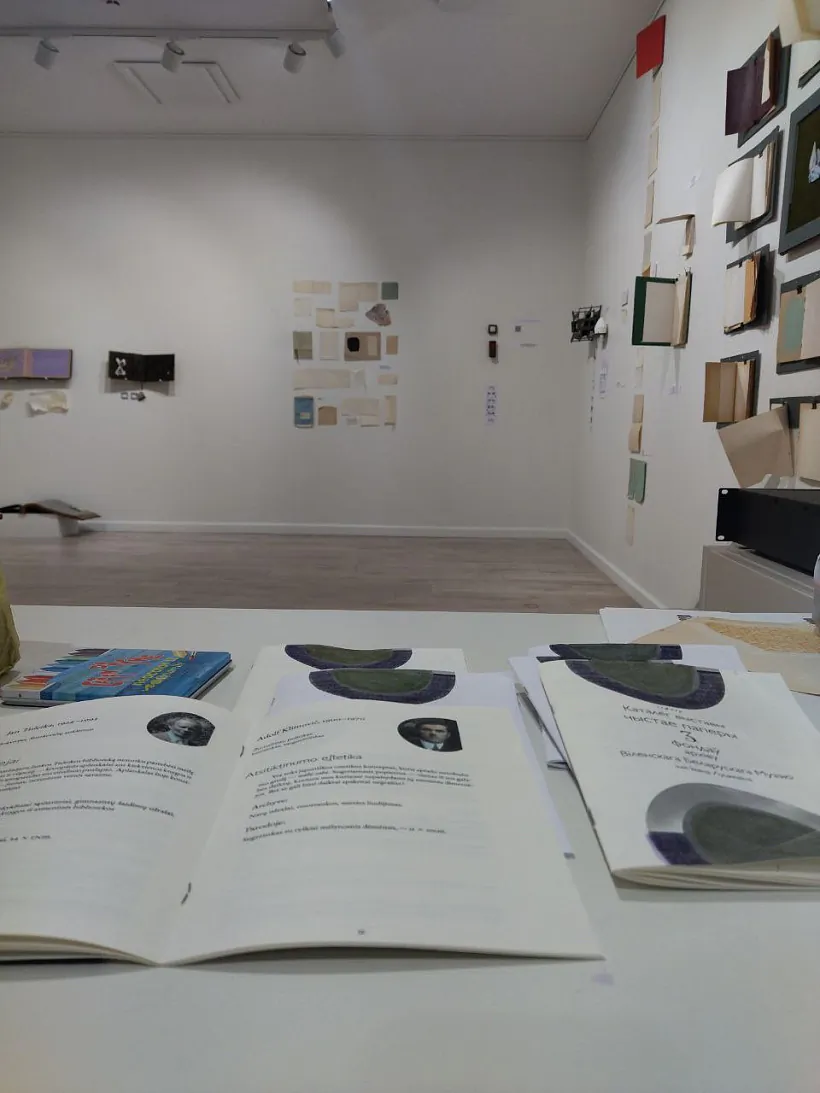 Vystava czystaj papiery