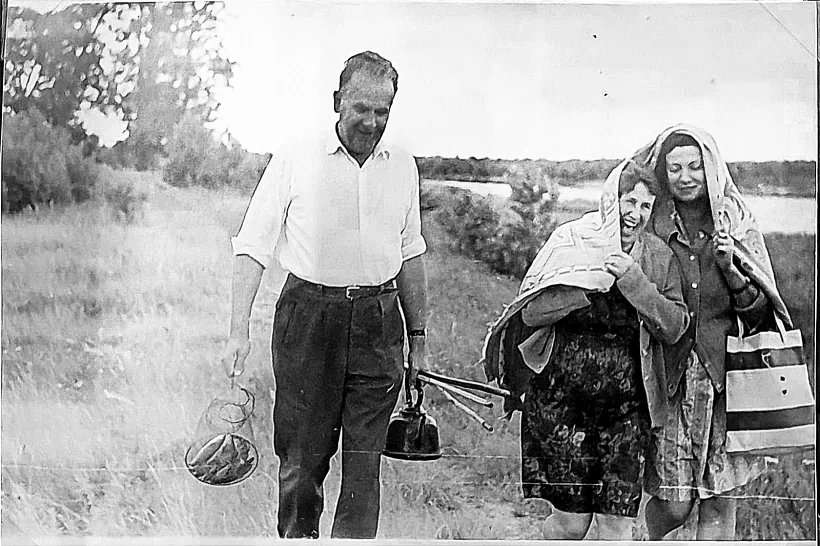 Ja. Bryĺ, N. Bryĺ i Z. Kaliesnik na adpačynku. Bierasciejščyna, 1970-ja h.