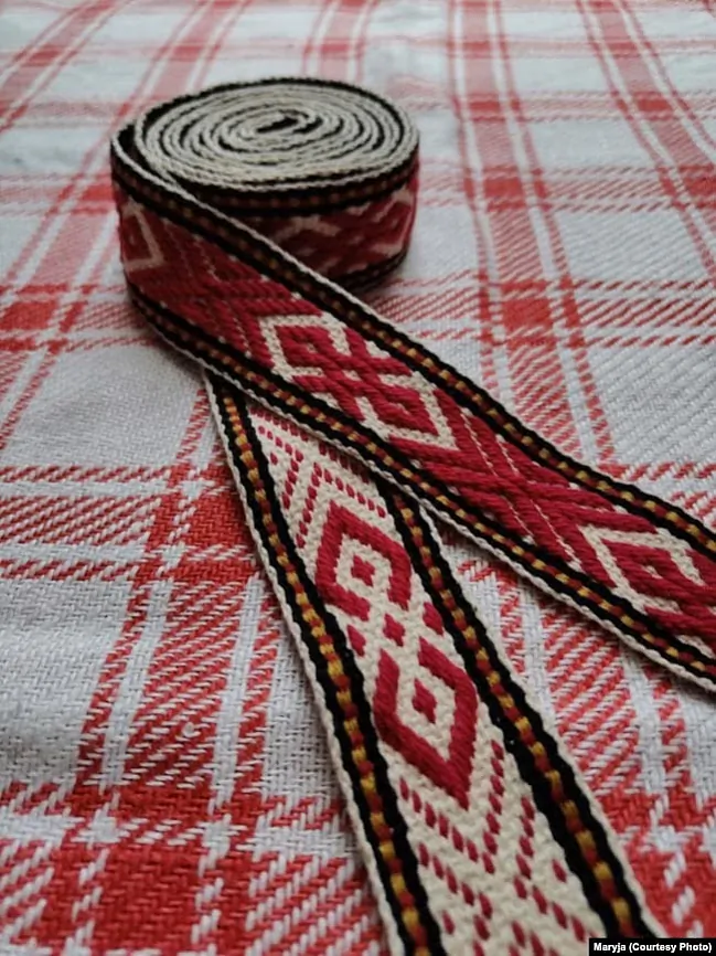 Pojas, tkany na biordzie