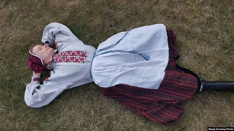 Stvaraĺnica bielaruskich tradycyjnych strojaŭ Maryja