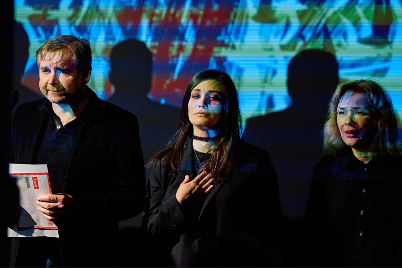 Вольныя Купалаўцы. Алег Гарбуз, Зоя Белахвосцік, Аляксандра Канафальская. Фота: Руслан Серадзюк Вольныя Купалаўцы. Алег Гарбуз, Зоя Белахвосцік, Аляксандра Канафальская. Фота: Руслан Серадзюк