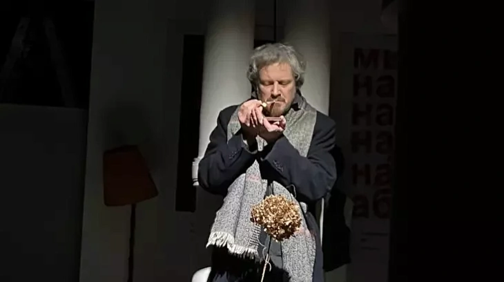 Andrej Saŭčanka ŭ monapierformansie «Višniovy sad» Andrej Saŭčanka ŭ monapierformansie «Višniovy sad»