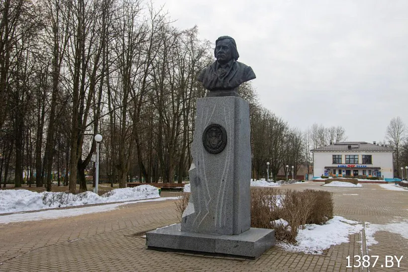 Biust Vincenta Dunin-Marcinkieviča ŭ Babrujskim haradskim parku kuĺtury i adpačynku