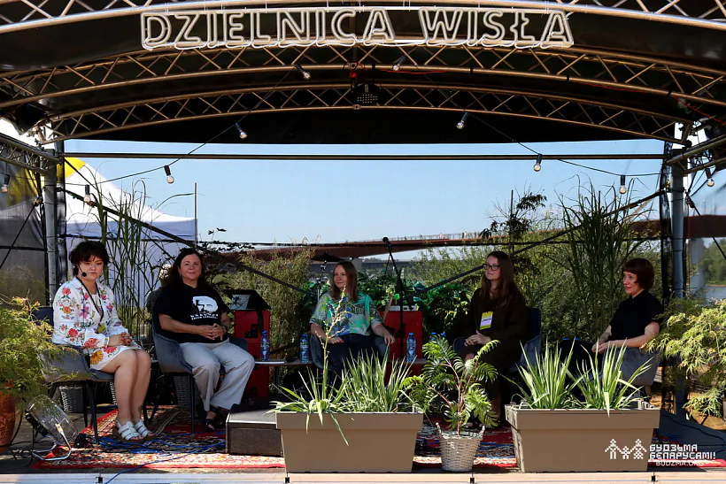 Dyskusija pra žanočuju litaraturu na Hučna Fest u Varšavie 29 červienia 2024 h.