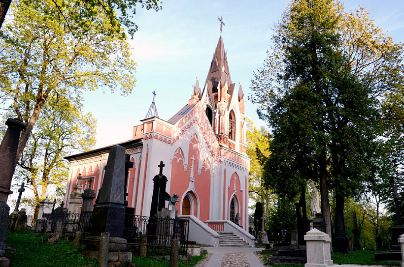 Kaplica na mohilkach Rosy ŭ Viĺni — miesca pachavannia Kastusia Kalinoŭskaha Kaplica na mohilkach Rosy ŭ Viĺni — miesca pachavannia Kastusia Kalinoŭskaha