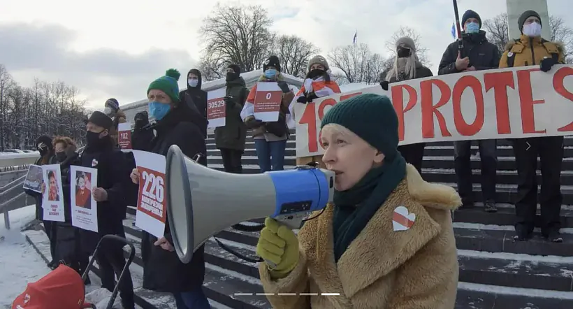 Kadr z fiĺmu «Nie stvoranyja dlia palityki»  Kadr z fiĺmu «Nie stvoranyja dlia palityki»