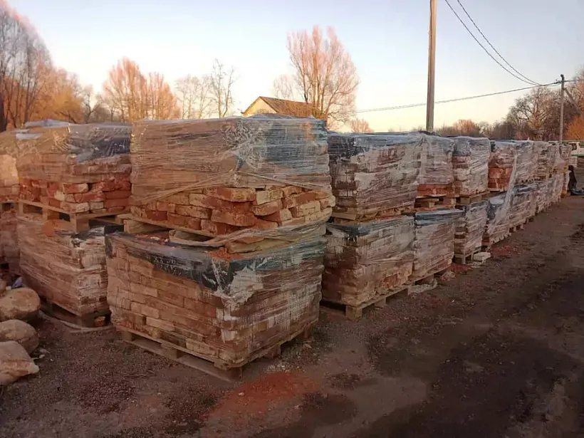 Cehla z razabranych pomnikaŭ Cehla z razabranych pomnikaŭ