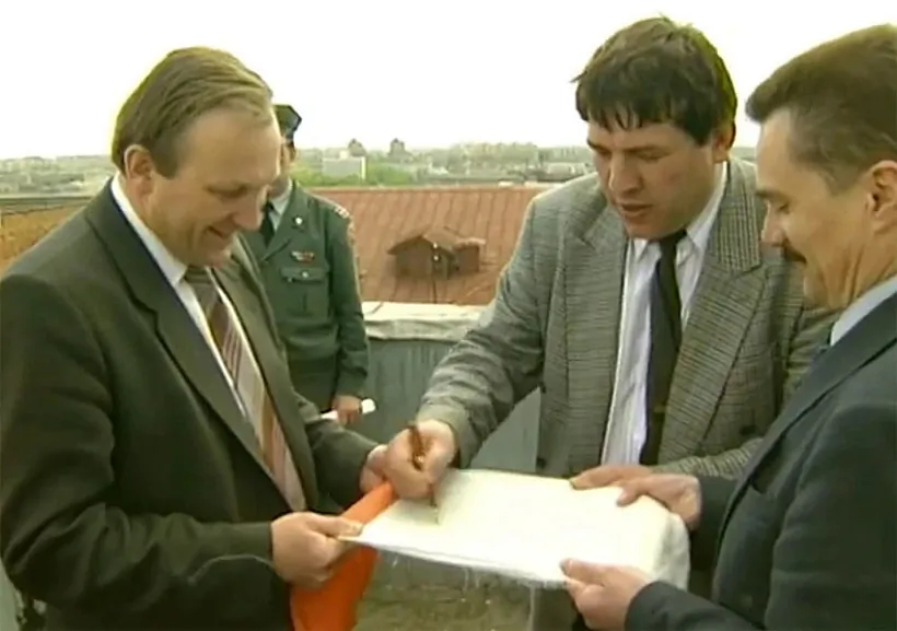 Spuščany biel-čyrvona-biely sciah