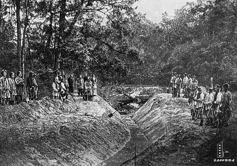 Maliebien u liesie pierad pačatkam prakladki asušaĺnaha kanala ŭ adnym z pavietaŭ Minskaj hubierni Rasijskaj impieryi, lieta 1874 h.