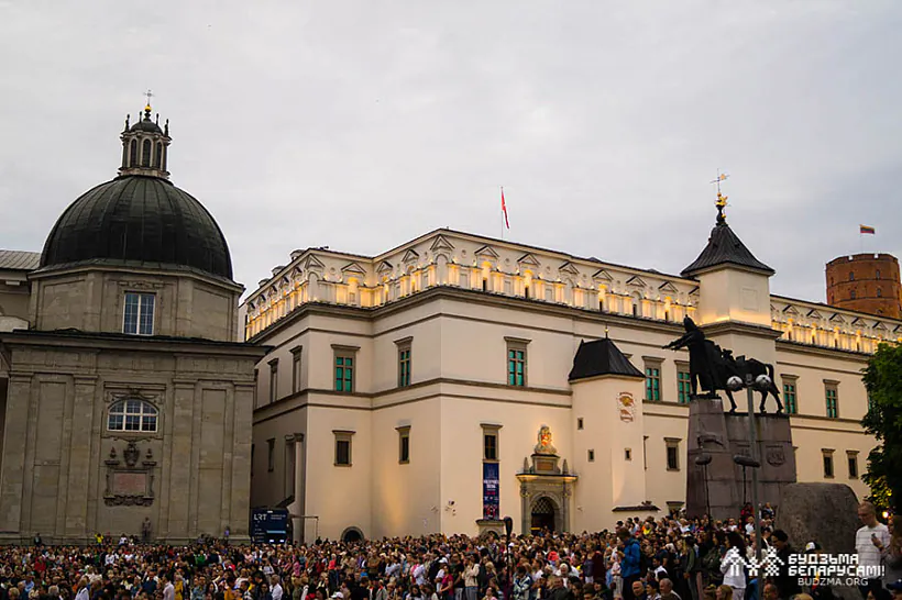 mindoug_brama_22.jpg Свята каранавання Міндоўга адзначаюць каля помніка каралю Міндоўгу